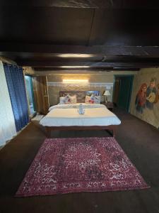 Voodi või voodid majutusasutuse HimtrekStays Sethan, Heritage House, Manali toas