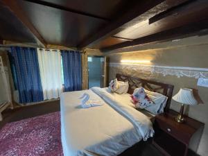 Voodi või voodid majutusasutuse HimtrekStays Sethan, Heritage House, Manali toas
