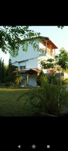 Galeriebild der Unterkunft Blue oasis villa plaka-leptokaria in Leptokaryá