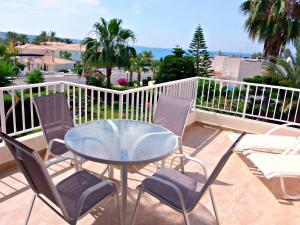 Un balcon sau o terasă la Coral Bay Apartment - Prime Tourist Location