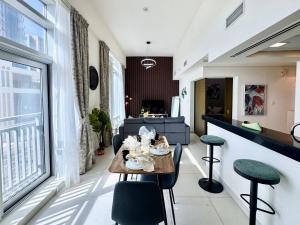 Posezení v ubytování Luxury Apt Near Burj & Metro