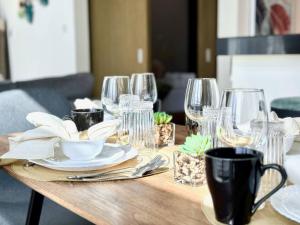 Nápoje v ubytování Luxury Apt Near Burj & Metro