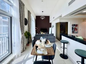 Posezení v ubytování Luxury Apt Near Burj & Metro
