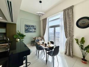 Posezení v ubytování Luxury Apt Near Burj & Metro
