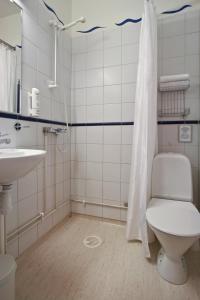 Ett badrum på Hotell Laurentius