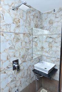 a bathroom with a sink and a mirror at Hotel Royal King in Ahmedabad