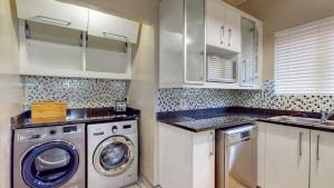 Η κουζίνα ή μικρή κουζίνα στο San Lameer 2601 by Top Destinations Rentals