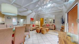 Χώρος καθιστικού στο San Lameer 2601 by Top Destinations Rentals +27 φωτογραφίες