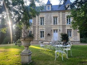 O grădină în afara Château de Marigny +12 fotografii