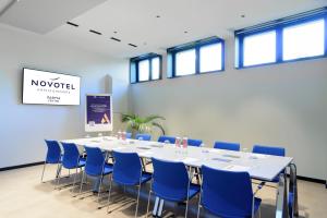 Zaplecze biznesowe lub konferencyjne w obiekcie Novotel Parma Centro