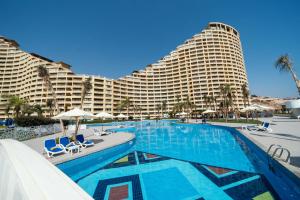 Bazén v ubytování Porto Sokhna Beach Resort nebo v jeho okolí