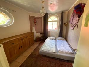 Foto dalla galleria di 2 Bedroom with Bathroom - Altbauvilla a Burgen