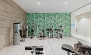Фитнес-центр и/или тренажеры в Seasons Hotel (Adults Only)