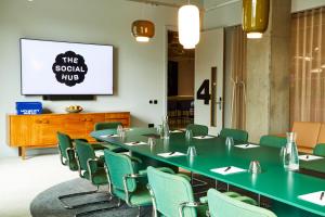 The Social Hub Glasgow餐厅或其他用餐的地方