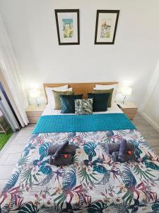 Ein Bett oder Betten in einem Zimmer der Unterkunft Ocean View Penthouse