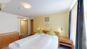 Postel nebo postele na pokoji v ubytování Hotel - Restaurant - Sonnblick