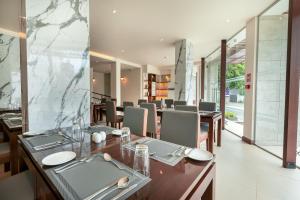 a dining room with a long table and chairs at Lavendish Beach Resort in Unawatuna
