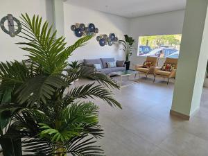 Ein Sitzbereich in der Unterkunft Ocean View Penthouse