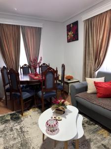 a living room with a couch and a table at Vila Mema 2 in Piqeras