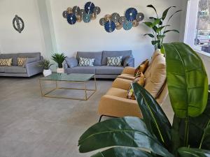 Ein Sitzbereich in der Unterkunft Ocean View Penthouse