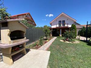 a house with a backyard with a pizza oven at Vila Luna in Năvodari