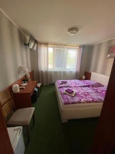 Postel nebo postele na pokoji v ubytování Hotel Hokejka