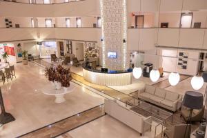 an overhead view of a lobby with chairs and tables at Sisus Marina Hotel in Çeşme