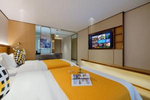 TV a/nebo společenská místnost v ubytování Huandong Manyi Hotel