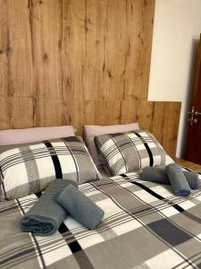 Ένα ή περισσότερα κρεβάτια σε δωμάτιο στο Old Town Diaries