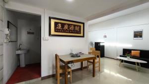 a dining room with a table and chairs in a room at Natol Homestay - Kenyalang Park in Kuching