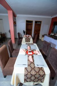Posezení v ubytování Mirembe Hotels - Source of the Nile Suites