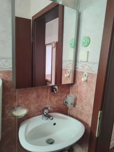 a bathroom with a sink and a mirror at Apartman Čolović in Sutomore