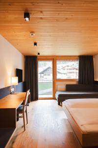 Postel nebo postele na pokoji v ubytování Aparthotel Hubertus Mellau