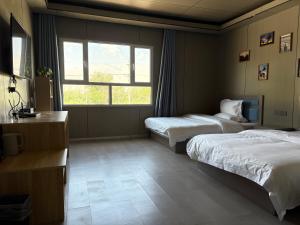 Voodi või voodid majutusasutuse Fengchui Banxia Manor Wild Luxury Camp toas