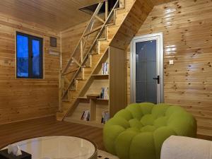 Istumisnurk majutusasutuses Fengchui Banxia Manor Wild Luxury Camp