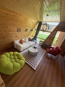 Istumisnurk majutusasutuses Fengchui Banxia Manor Wild Luxury Camp