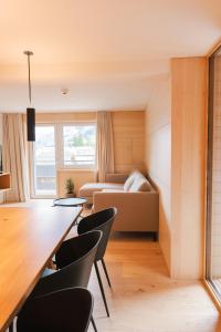 Postel nebo postele na pokoji v ubytování Aparthotel Hubertus Mellau + 37 fotografií