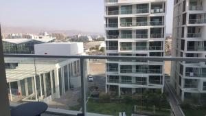 una vista desde el balcón de un edificio en Beyond 42 Eilat, en Eilat