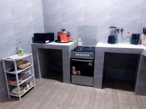 a kitchen with an oven and a stove top oven sidx sidx sidx at EbenMay Lodge in Accra
