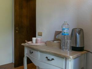 a bottle of water sitting on top of a table at Il Casale Dei Rox in Garlate