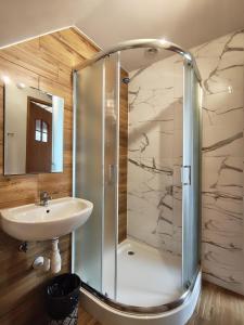 a bathroom with a shower and a sink at Dom Wczasowy Dogoda in Zełwągi +23 photos
