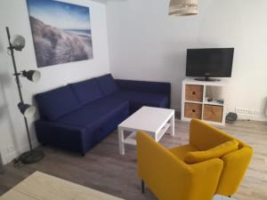 TV a/nebo společenská místnost v ubytování calme et tranquillité à 200 mètres de la mer