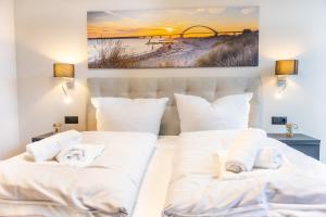 Postel nebo postele na pokoji v ubytování BeltBlick 16 - Moderne Ferienwohnung direkt an der Ostsee mit Meerblick und Sauna!