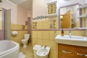 Koupelna v ubytování Apartament Harmont Montis- dawna Zającówka - centrum miasta w leśnej enklawie