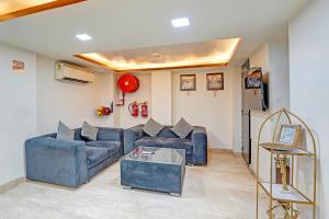Posezení v ubytování FabHotel Galaxy - Nr Patel Nagar Metro + 23 fotografií