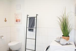 Koupelna v ubytování BeltBlick 29 - Moderne und barrierefreie Ferienwohnung mit Dachterrasse und Meerblick + 16 fotografií