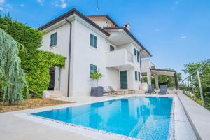 Swimmingpoolen hos eller tæt på Villa Cerović Luxury Privacy Pet Friendly