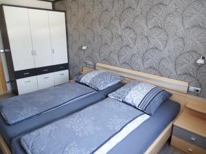 Postel nebo postele na pokoji v ubytování Ferienwohnung & App. Rosemarie