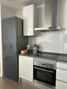 Kuchyňa alebo kuchynka v ubytovaní Denia Mar Apartment - Mar Baltic 5