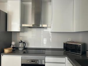 Kuchyňa alebo kuchynka v ubytovaní Denia Mar Apartment - Mar Baltic 5